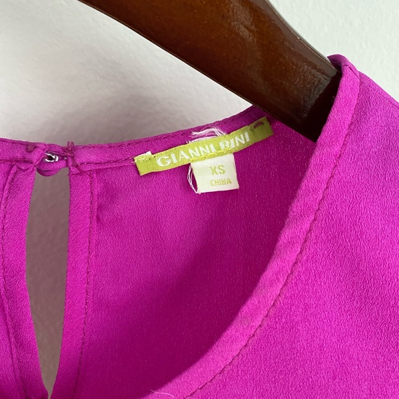 Women’s blouse in magenta - Picture 2 of 3